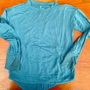 All in Motion Girls Athletic Tops Pullover LS Thumb cuffs Size medium